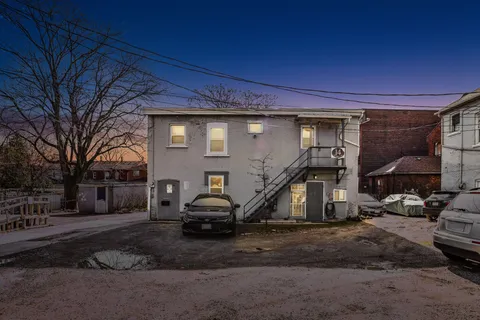 14 Victoria Avenue, Hamilton, ON L8L 5E1
