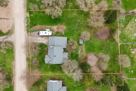 478 High Street, Burk's Falls, ON P0A 1C0