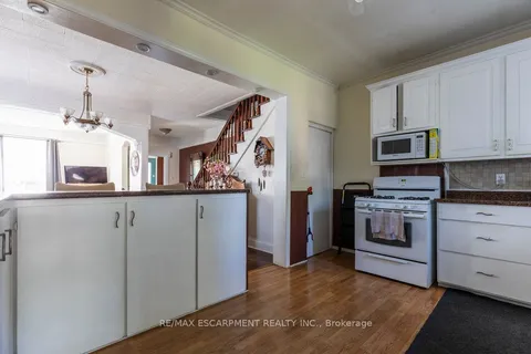 67 Beechwood Avenue, Hamilton, ON L8L 2S5