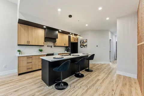 209 Grenfell Street, Hamilton, ON L8H 3J6