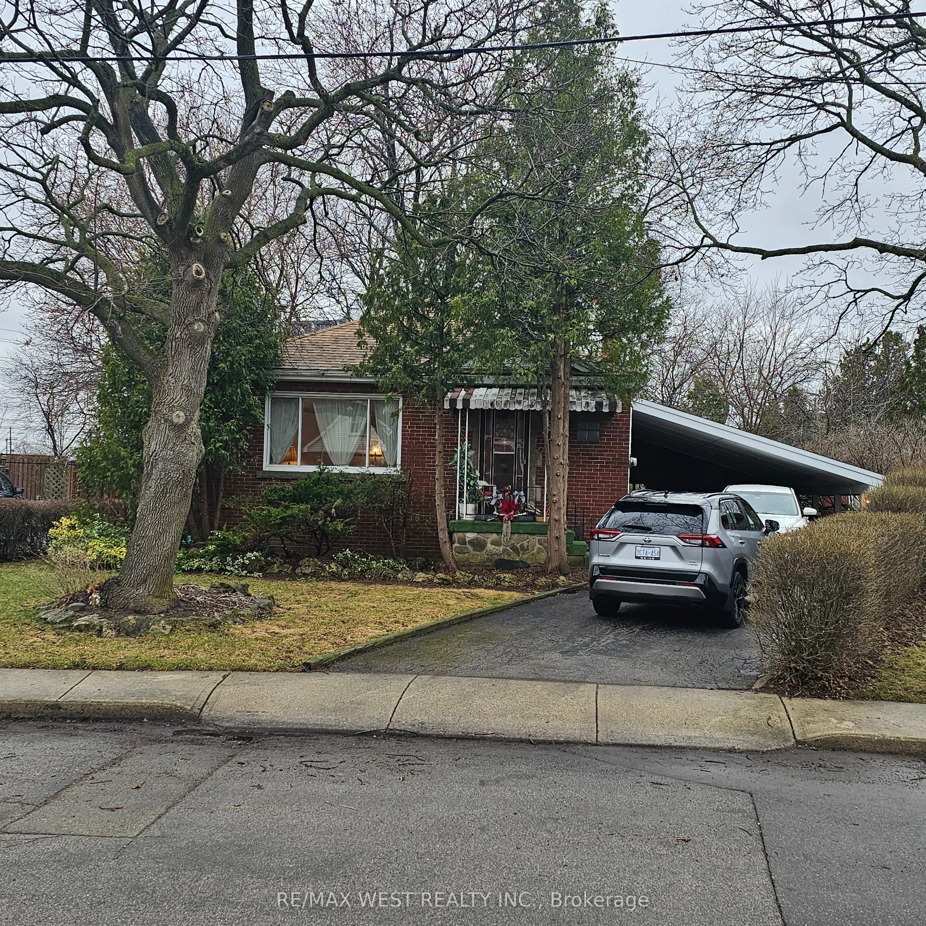 204 David Avenue, Hamilton, ON L9A 3V5