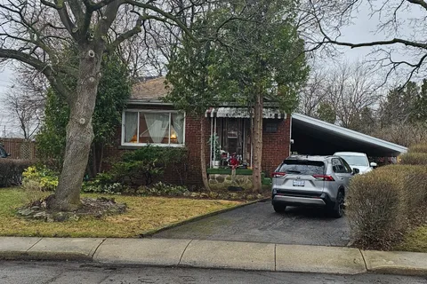 204 David Avenue, Hamilton, ON L9A 3V5