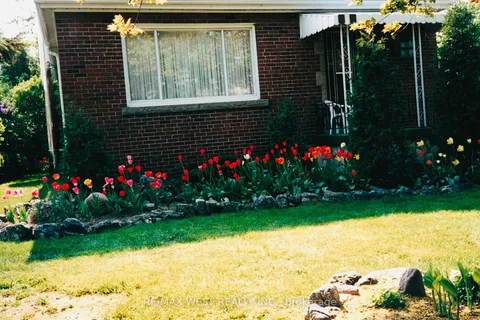 204 David Avenue, Hamilton, ON L9A 3V5