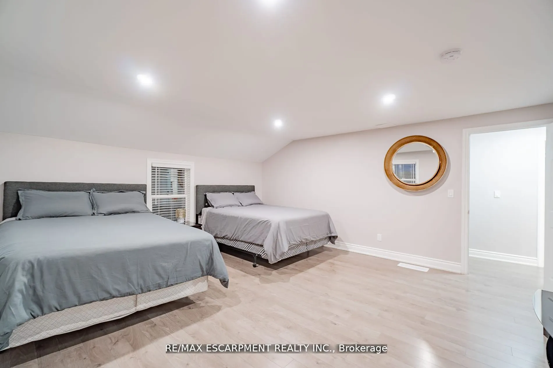 4733 River Road, Niagara Falls, ON L2E 3G3