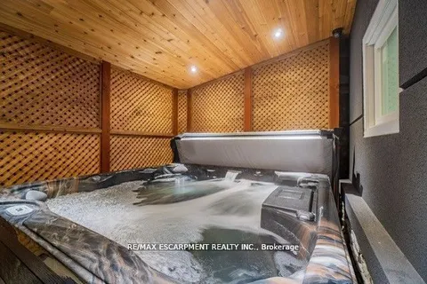 4733 River Road, Niagara Falls, ON L2E 3G3