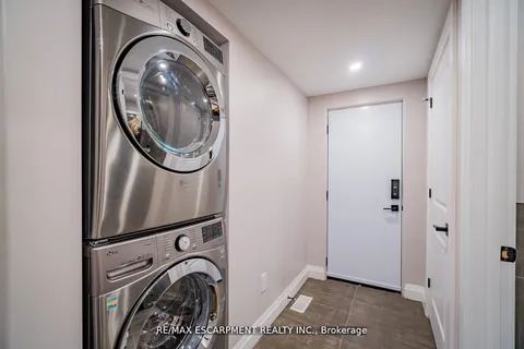 4733 River Road, Niagara Falls, ON L2E 3G3