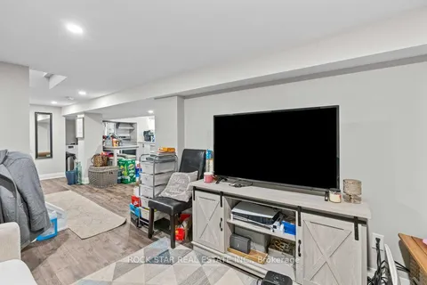 20 Holton Avenue, Hamilton, ON L8M 2L7