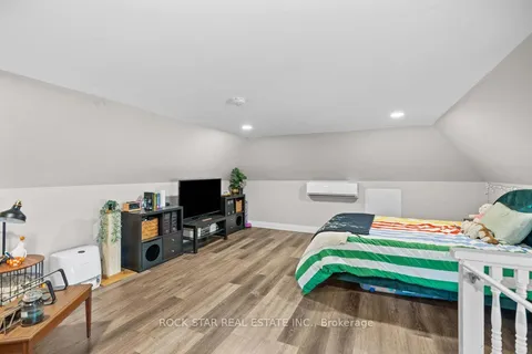 20 Holton Avenue, Hamilton, ON L8M 2L7