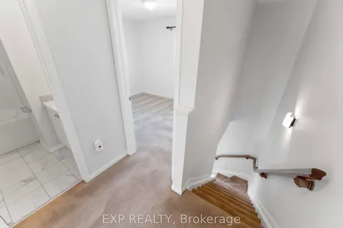 21 Yorkville Street, Carlington - Central Park, ON K2C 4B6