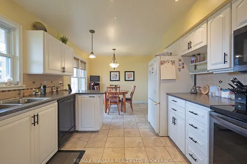 94 Tennessee Avenue, Port Colborne, ON L3K 2R9