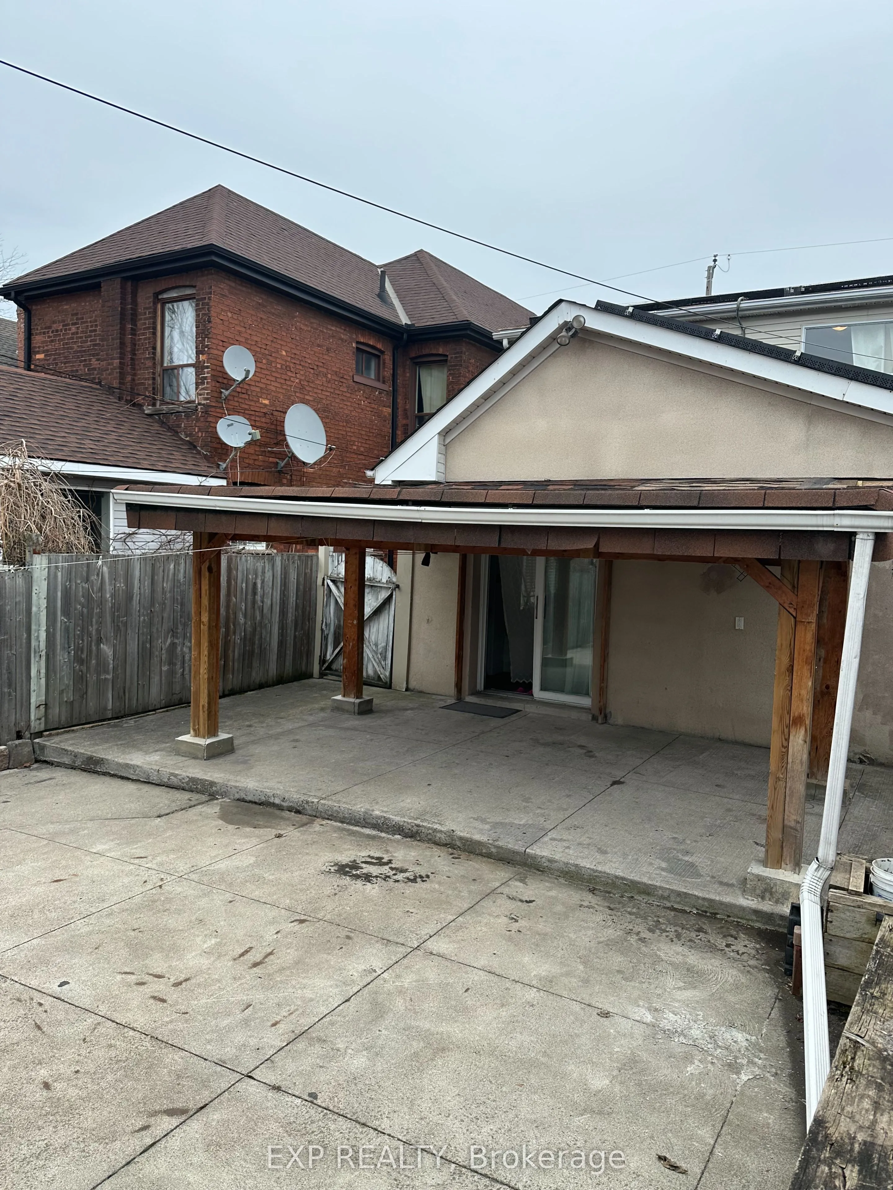 21 Oak Avenue, Hamilton, ON L8L 5M7