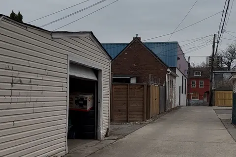 21 Oak Avenue, Hamilton, ON L8L 5M7