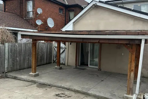 21 Oak Avenue, Hamilton, ON L8L 5M7