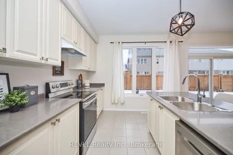 8767 Sourgum Avenue, Niagara Falls, ON L2H 3S3