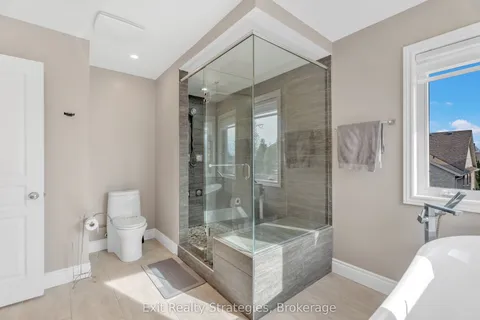18 Briarwood Drive, St. Catharines, ON L2S 4A7