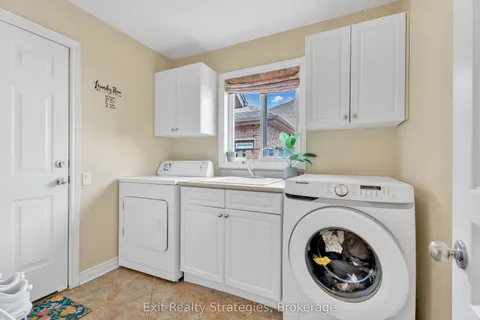 18 Briarwood Drive, St. Catharines, ON L2S 4A7