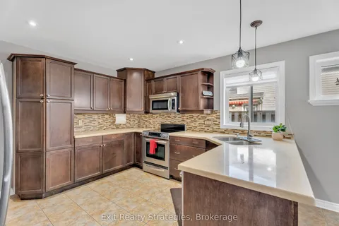18 Briarwood Drive, St. Catharines, ON L2S 4A7