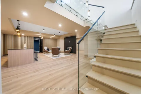 16 Joanne Court, Hamilton, ON L9G 1B1