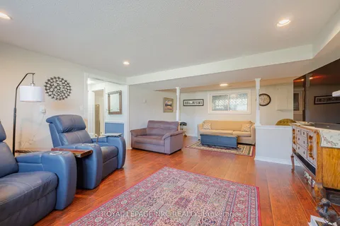 33 Idylwood Road, Welland, ON L3C 1X2