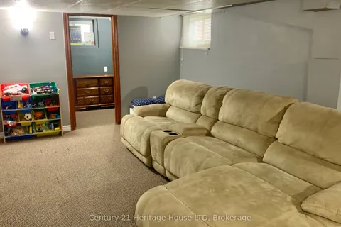 9 Lyons Avenue, Welland, ON L3B 1L8