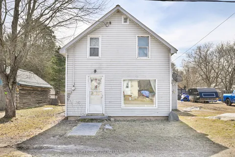 16 Glastonbury Road, Addington Highlands, ON K0H 2G0