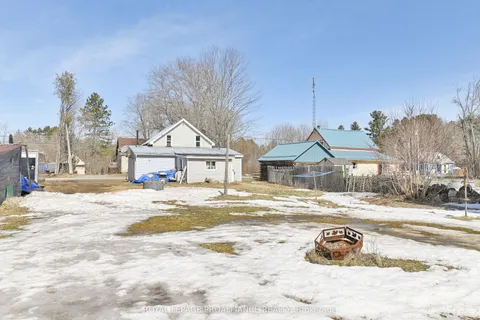 16 Glastonbury Road, Addington Highlands, ON K0H 2G0