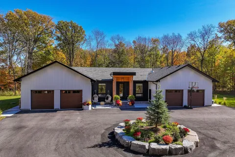 295 Allen Road, Grimsby, ON L3M 4E7