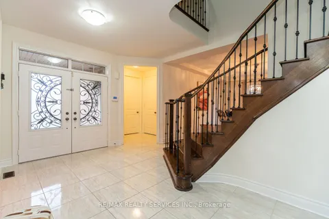 28 Stonegate Avenue, Mono, ON L9W 6X1