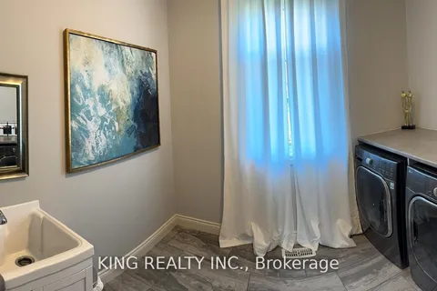 138 Ulster Street, LaSalle, ON N9J 1E7
