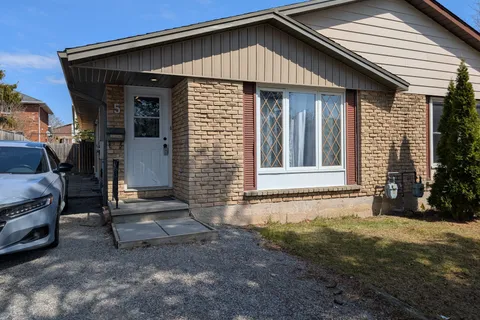 5 CALCOTT Court, Thorold, ON L2V 4J9
