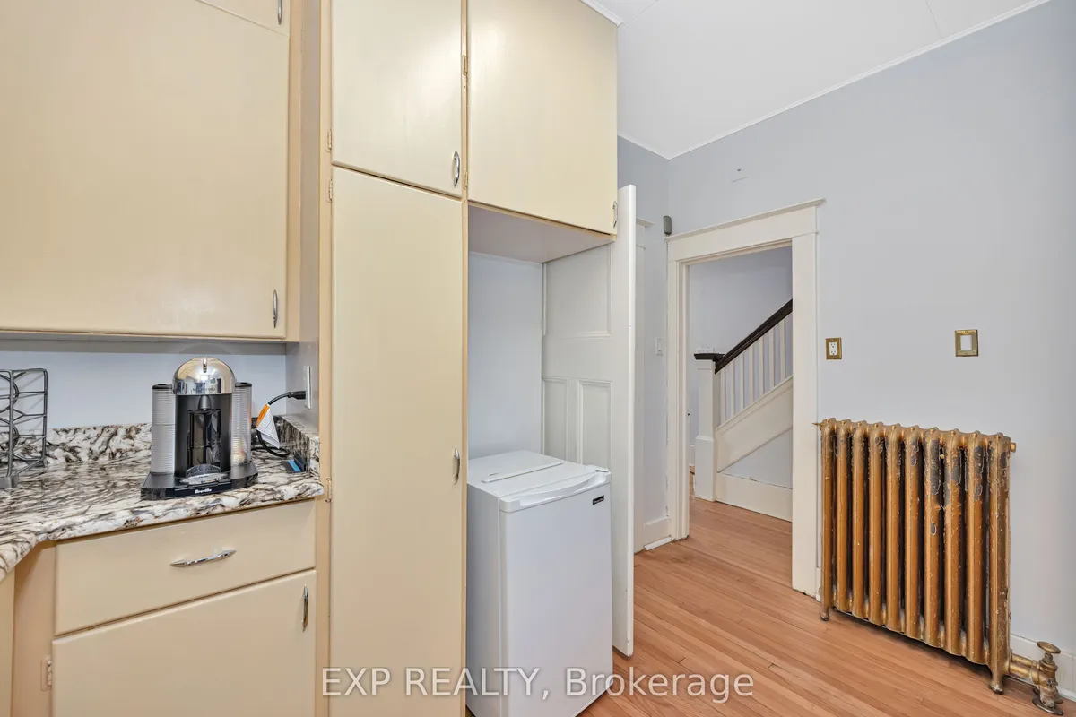 33 Wilton Crescent, ON K1S 2T4