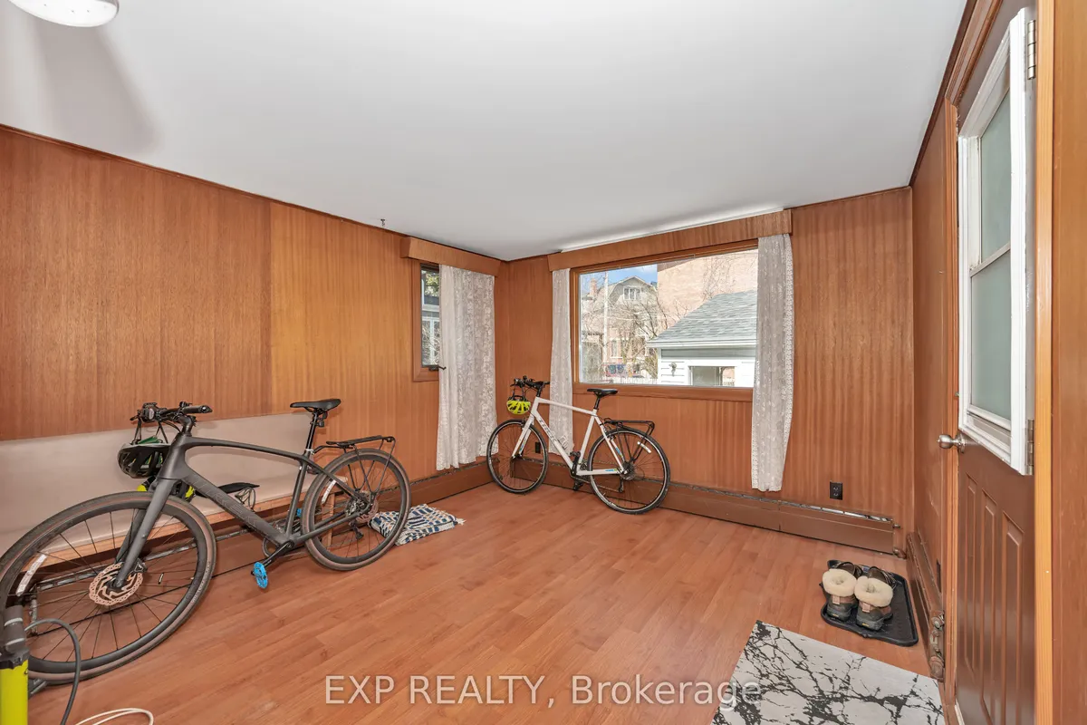 33 Wilton Crescent, ON K1S 2T4