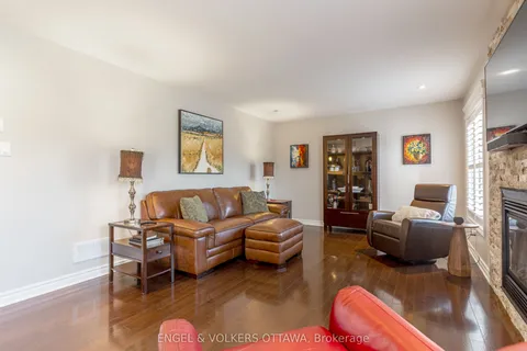 105 Vallier Way, Orleans - Cumberland and Area, ON K4A 0R3