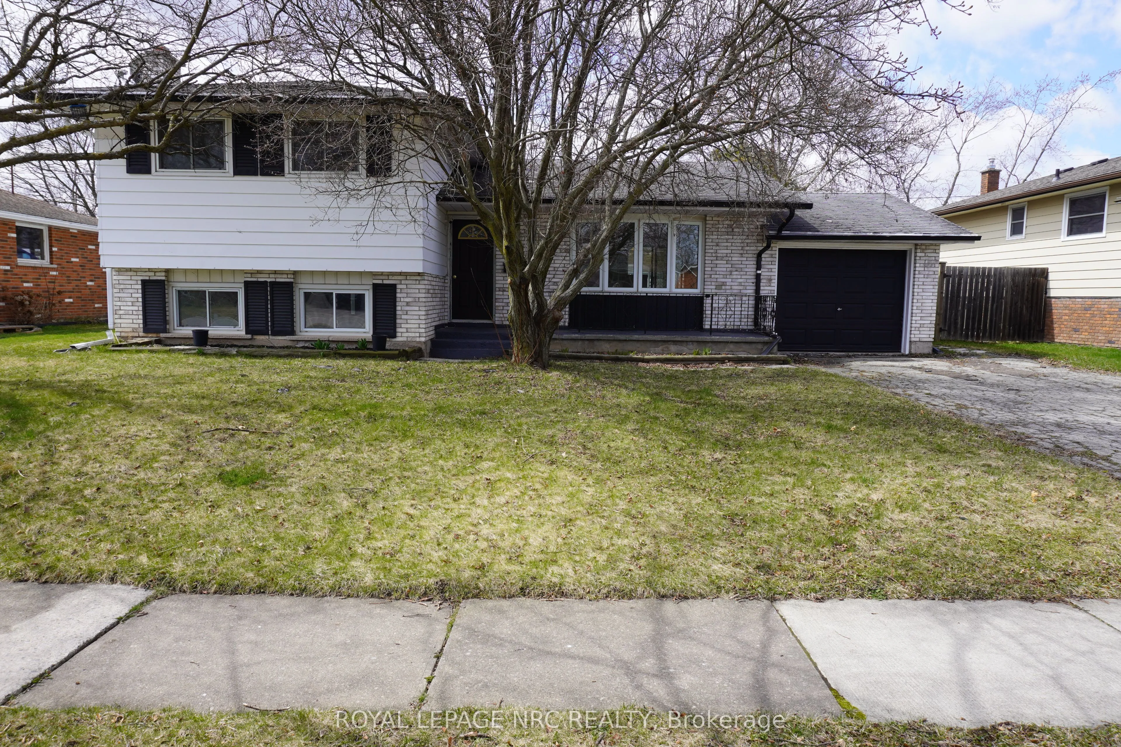 21 Idylwood Road, Welland, ON L3C 1X2