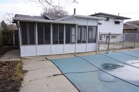 21 Idylwood Road, Welland, ON L3C 1X2