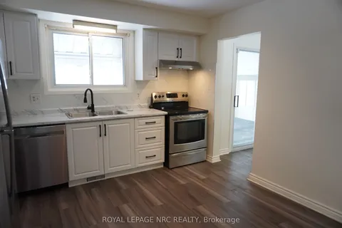 21 Idylwood Road, Welland, ON L3C 1X2