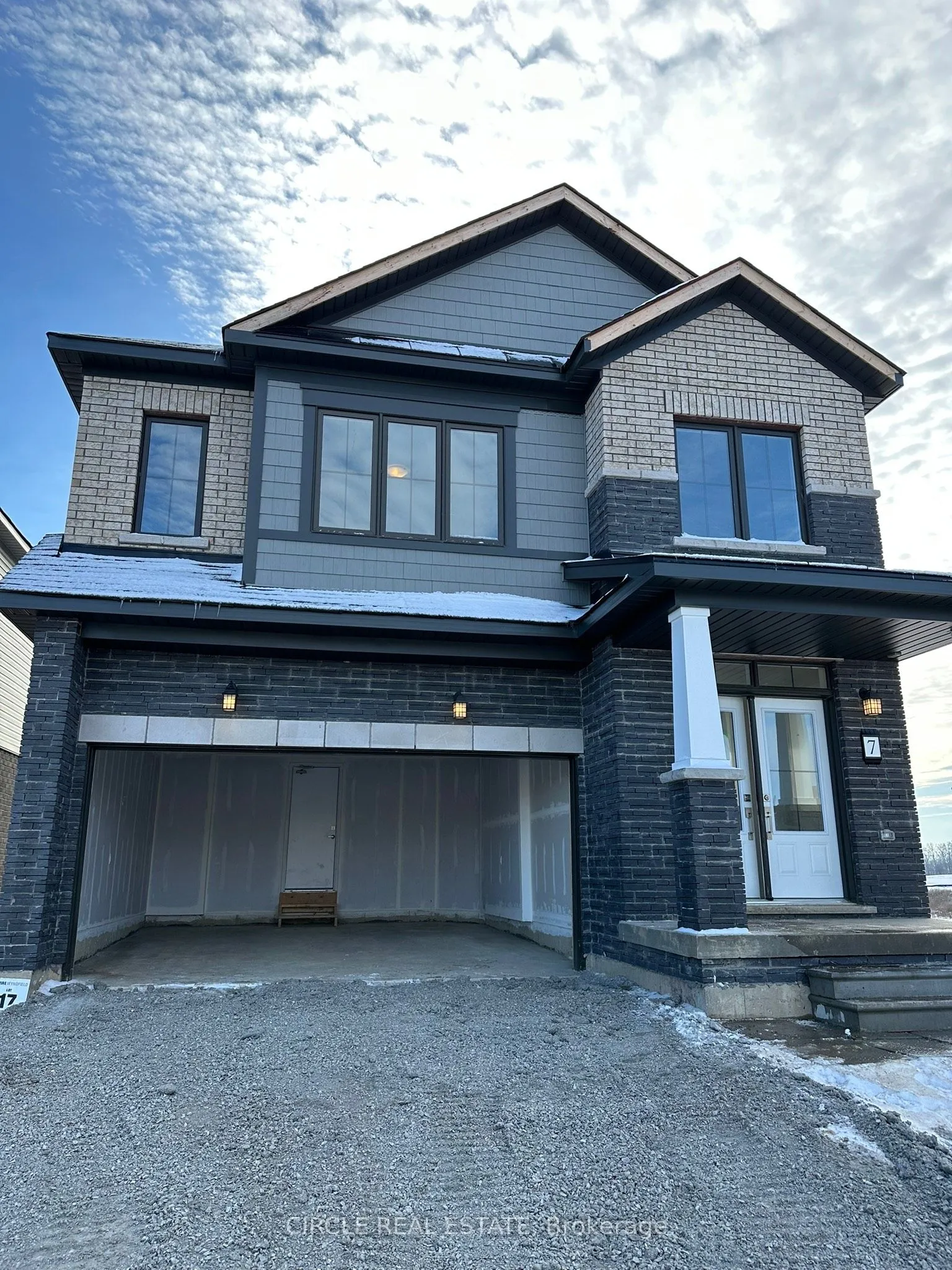 7 Bee Crescent, Brantford, ON N3T 0V7