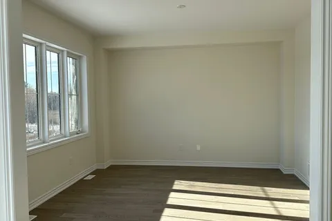 7 Bee Crescent, Brantford, ON N3T 0V7