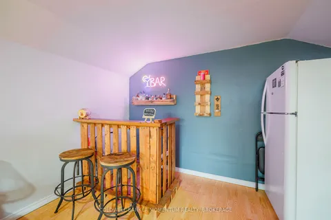 6151 CADHAM Street, Niagara Falls, ON L2G 3A3