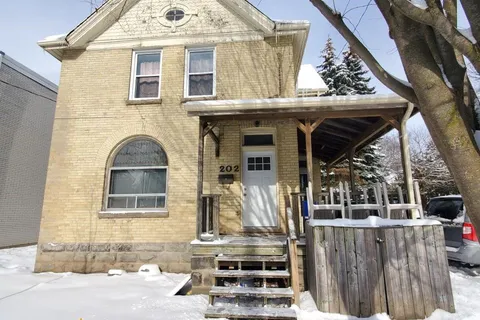 202 SYDENHAM Street, ON N6A 1W3