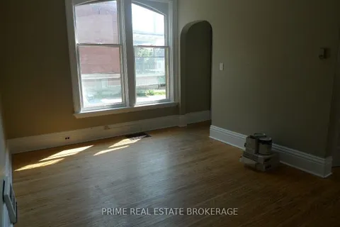 202 SYDENHAM Street, ON N6A 1W3