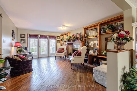 136 Country Club Drive, Hamilton, ON L8K 5W2
