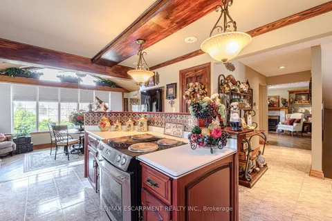 136 Country Club Drive, Hamilton, ON L8K 5W2