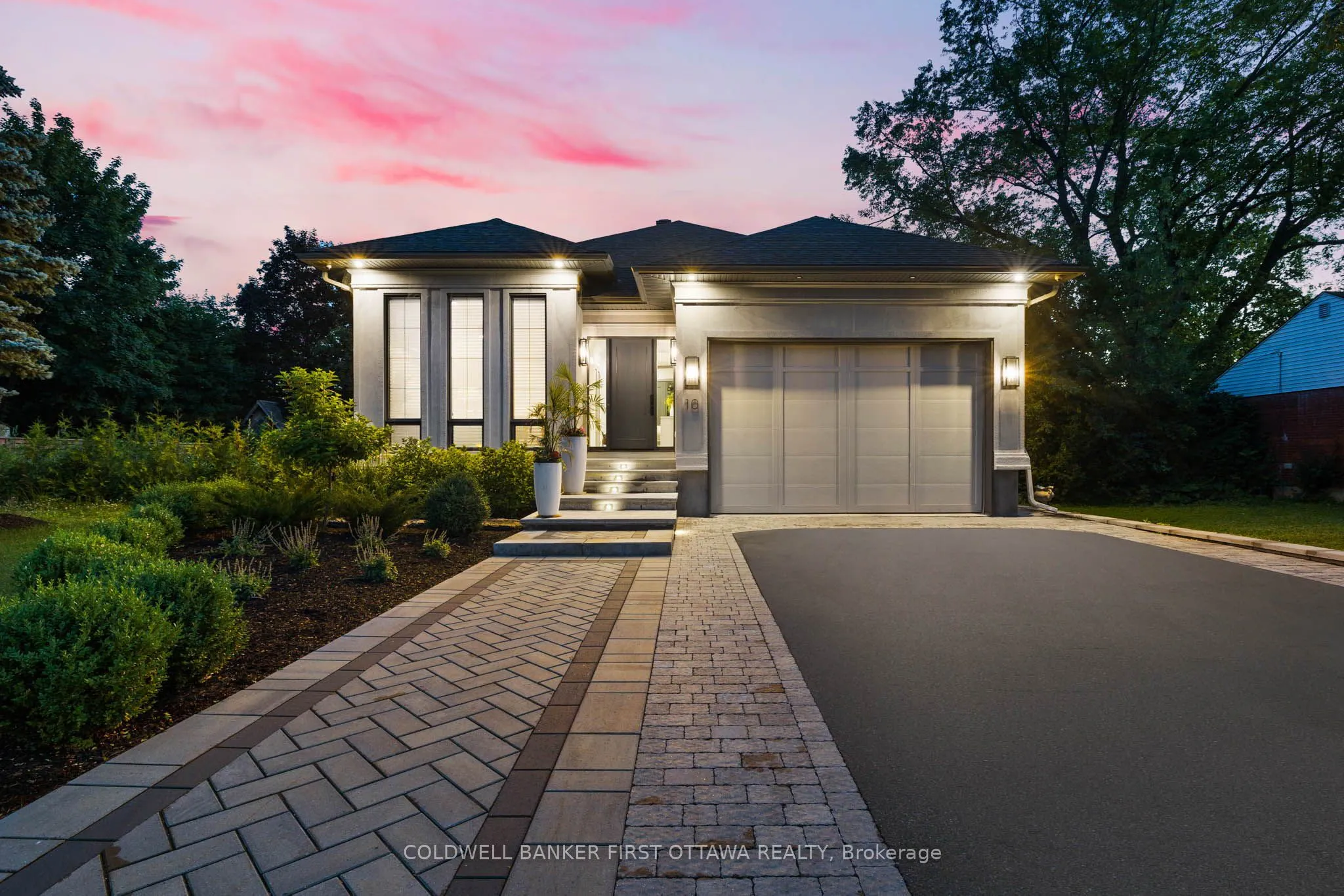 10 Leaver Avenue, Cityview - Parkwoods Hills - Rideau Shore, ON K2E 5P6