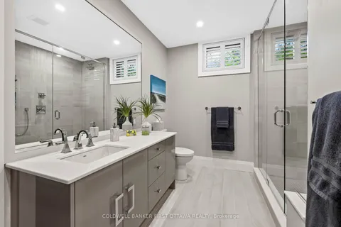 10 Leaver Avenue, Cityview - Parkwoods Hills - Rideau Shore, ON K2E 5P6