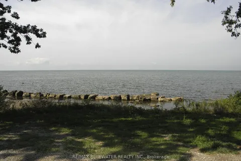 9714 Lake Road, Lambton Shores, ON N0N 1J1