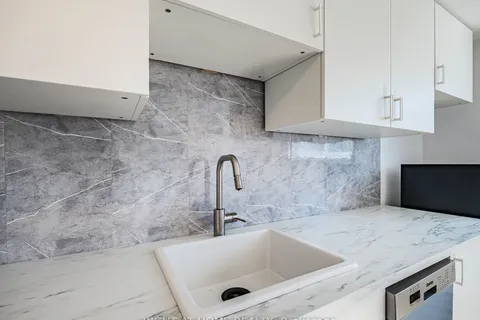 7 Capilano Drive, Hamilton, ON L8K 6A4