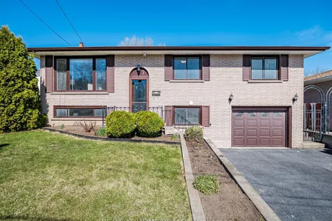 7 Capilano Drive, Hamilton, ON L8K 6A4