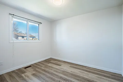 7 Capilano Drive, Hamilton, ON L8K 6A4