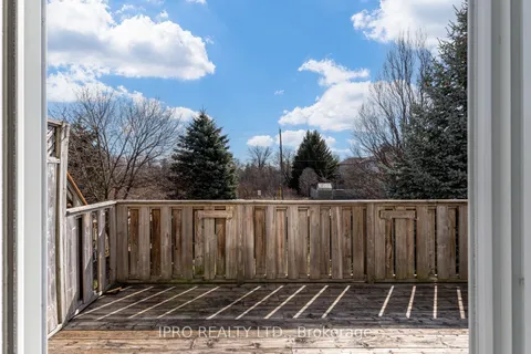 552 Dansbury Drive, Waterloo, ON N2K 4E2